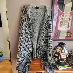 THIS & MORE Open Front Women's Poncho size Small Oversize Pockets Hoodie Black